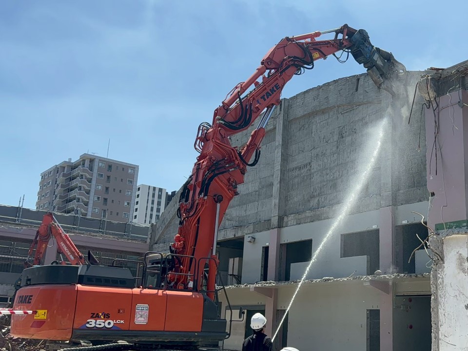 解体工事　学校